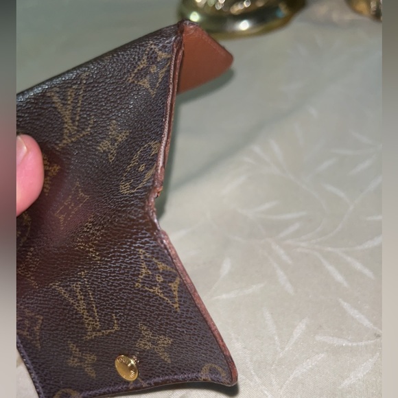 Louis Vuitton Monogram 6 Key Holder - Picture 10 of 16